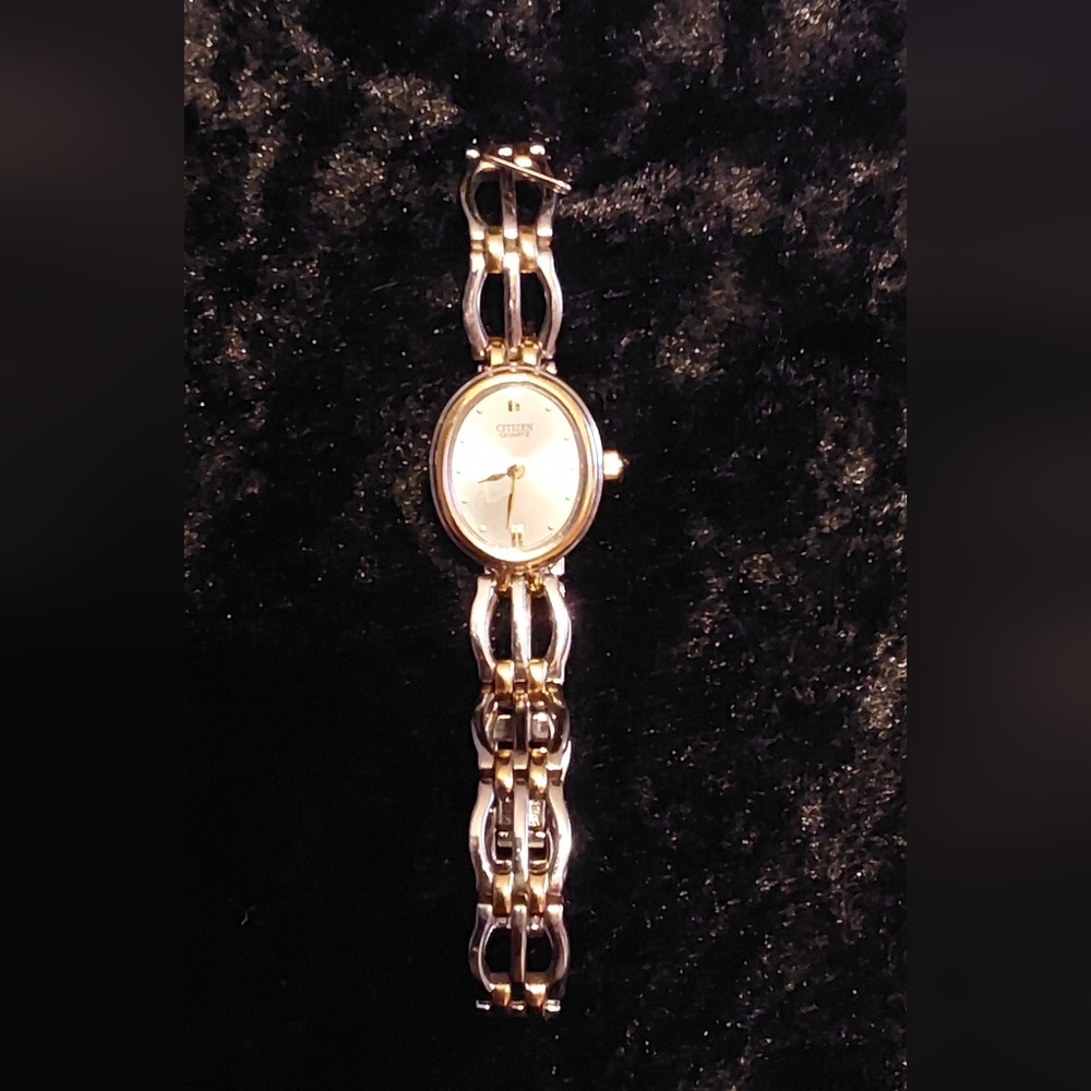 2026 on TREND WATCHES..VINTAGE TWO TONE LINK CITIZEN QUARTZ